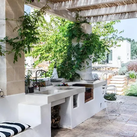 Casale Con Cipresso *